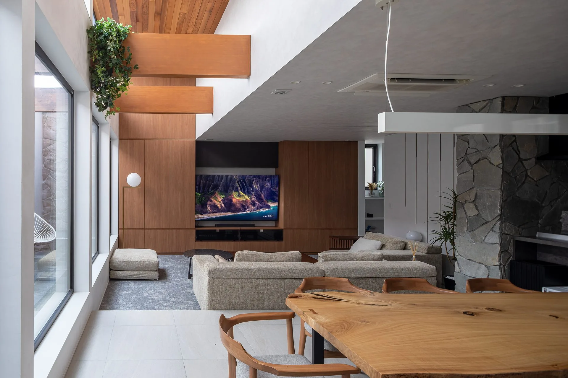 N25 House — an entire private villa in Sapporo, living and dining space
