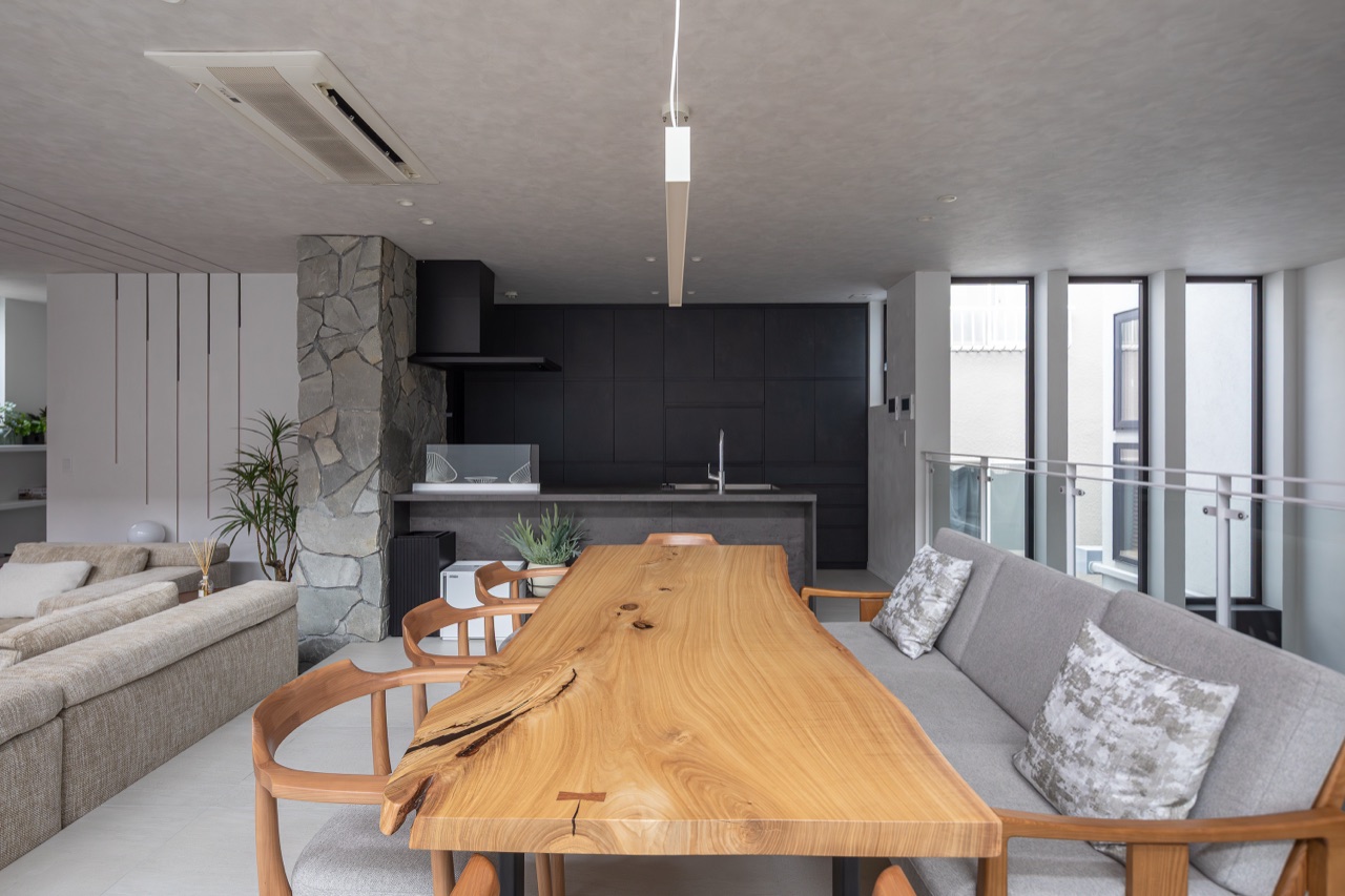 Single-slab dining table and kitchen